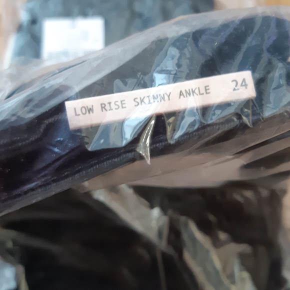 Nwt forever 21 skinny jeans - Picture 3 of 4